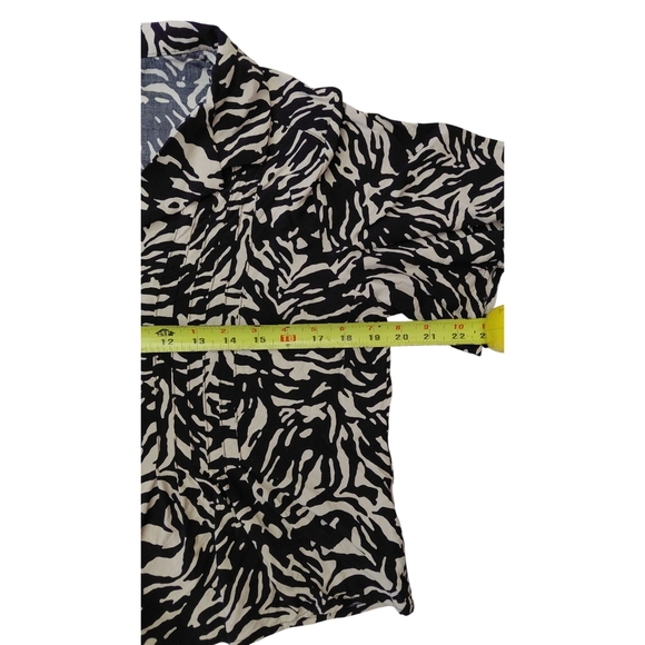 Chic Zebra Print Women's Blouse - Picture 3 of 8